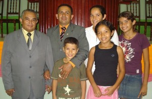 pastor Ribamar, Lindomar e familia