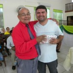 Orimá-recebendo das mãos do Pr. José Martins