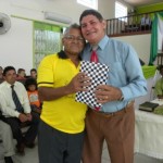 Ev. Antonio Gomes - recebendo das mãos do Pr. João Gomes