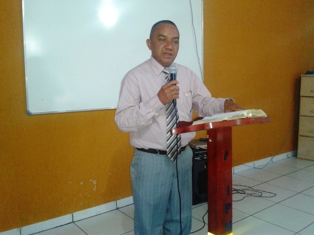 ARAGUATINS: Pastor Roberval de Santana ministra na Capelania Militar Evangélica da Polícia Militar
