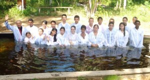 ARAGUATINS: AD ministério CIADSETA realiza batismo em águas. Ao todo foram 20 irmãos.