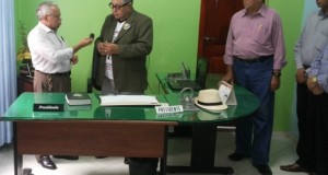 PALMAS: Pr. Paulo Martins recebe das mãos do Pr. Pedro Lima a chave da Convenção em clima amistoso na capital. Confira