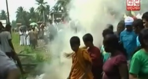 Templo da Assembleia de Deus no Sri Lanka é vandalizado por multidão liderada por monges budistas; Assista