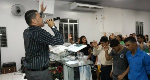 ARAGUATINS: Pastor Francisco Alves ministra na congregação Monte Horebe. Quatro pessoas decidem seguir a Jesus Cristo.