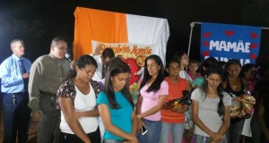 ARAGUATINS: Mães residentes no povoado Bacaba recebem homenagem pelo Dia das Mães. Arleth e Alcineia Almeida foram as organizadoras.