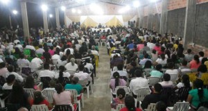 ARAGUATINS: Pastor José Ribamar realiza culto em Ação de Graças no refeitório da AD