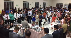 ARAGUATINS: Em noite festiva  fiéis participam da celebração da Santa Ceia na Assembleia de Deus