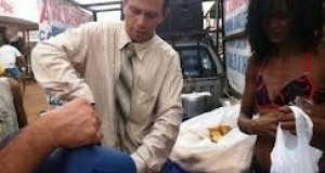 ARAGUAÍNA: Pastor da AD é proibido por fiscais da prefeitura de pregar o evangelho em praças
