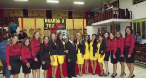 ARAGUATINS: Culto de terça-feira contou com consagração dos uniformes das recepcionistas da igreja e homenagem natalícia ao pastor Valmir