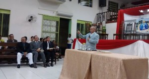 ARAGUATINS: Pr José Martins de Abreu ministra em culto de ensino.